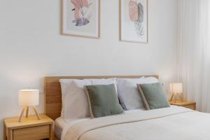 Ένα ή περισσότερα κρεβάτια σε δωμάτιο στο Luxury 2BR - 400m to Beach - Pool & Views - Casa Los Amigos