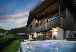 Bazén v ubytování Amie Chalet nebo v jeho okolí