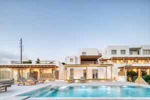 Bazén v ubytování Athera Suites Mykonos nebo v jeho okolí
