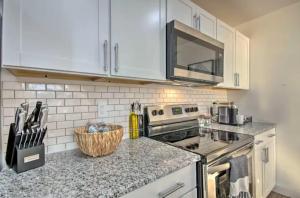 Billede fra billedgalleriet på Lakefront HGTV Home-3Bed3BathDockFirepit-12PP i Lake Ozark + 14 billeder