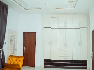 Gambar di galeri bagi Lekki 3 Bedrooms Furnished Home Ensuite Stylish & Comfortable di Lekki
