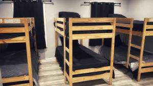 Μία ή περισσότερες κουκέτες σε δωμάτιο στο Hollywood Homes of Love