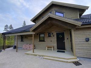 a house with a front porch and a door at Lillelørdag Hytte - Stunning Holiday Home with Sauna in Vradal