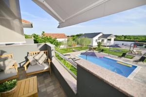Bazén v ubytování Apartment Amelie - with pool and sauna! nebo v jeho okolí