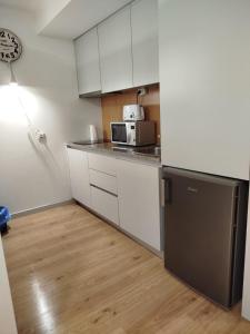 Nhà bếp/bếp nhỏ tại Estúdio Guimarães