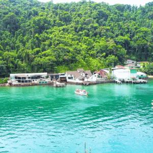 a small boat in a large body of water at 1819 Marine Hotel in Ubatuba