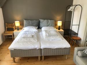 Postel nebo postele na pokoji v ubytování Huset ved springvandet