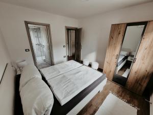 Giường trong phòng chung tại Domus in Monte +37 ảnh