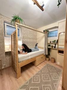 Uma cama ou camas num quarto em Baloo Hostel