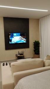 Televisyen dan/atau pusat hiburan di Studio 1009