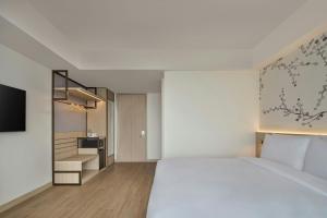 Postel nebo postele na pokoji v ubytování Fairfield by Marriott Bekasi