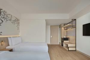 Postel nebo postele na pokoji v ubytování Fairfield by Marriott Bekasi