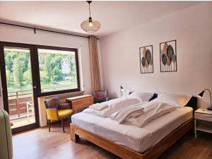 a bedroom with a bed and a desk and a window at Römerstube Apartments & rooms in Ediger-Eller