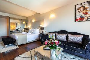 Posezení v ubytování Hôtel Demeure Loredana + 36 fotografií