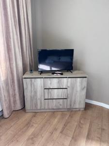 a wooden cabinet in a room with a curtain at Посуточно 1 комнатная Драмтеатр, ЖК Park city, Green Leaf, Noviy Bereg, ТЦ MAXI MALL in Ustʼ-Kamenogorsk