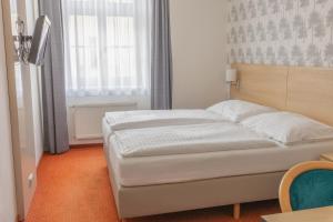 Postel nebo postele na pokoji v ubytování Hotel Flora