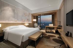 TV a/nebo společenská místnost v ubytování Crowne Plaza Fuzhou Riverside by IHG