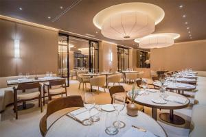 巴塞罗毕尔巴鄂奈维翁酒店餐厅或其他用餐的地方