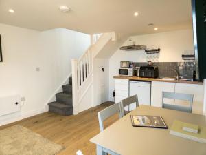 Køkken eller tekøkken på Welcome Lodge - 1 Bedroom Cottage - Llanrhidian