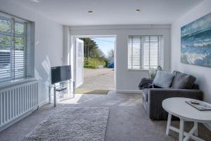 Χώρος καθιστικού στο Sea Breeze Apt 1 - 1 Bedroom - Horton Beach