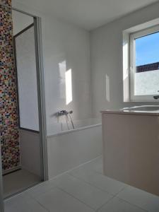 Ένα μπάνιο στο Stylische Penthouse Wohnung