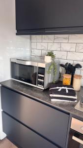 Η κουζίνα ή μικρή κουζίνα στο Cosy 2 bed suite in Putney, Sleeps 6, with Netflix & Games