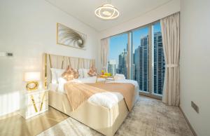 Gallery image of Luxury 2BR with Full Burj Views 2min Walk to Dubai Mall in Dubai +56 photos