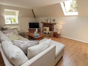 TV a/nebo společenská místnost v ubytování Corner Cottage