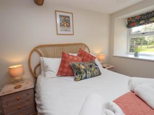 Postel nebo postele na pokoji v ubytování Corner Cottage