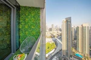 Gallery image of Luxury 2BR with Full Burj Views 2min Walk to Dubai Mall in Dubai