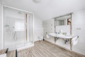 Koupelna v ubytování Hotel Garni Nuss