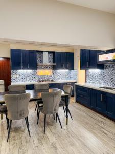 Köök või kööginurk majutusasutuses A Luxury Residance in DHA, Karachi