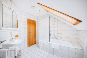 Koupelna v ubytování Hotel Garni Nuss