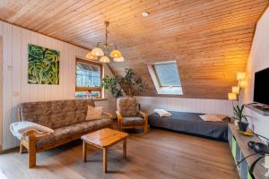 a living room with a couch and a bed at Fewo unterm Dreifaltigkeitsberg in Balgheim