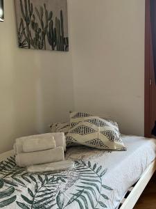 Postel nebo postele na pokoji v ubytování Vita lenta terrazza Roma Garbatella