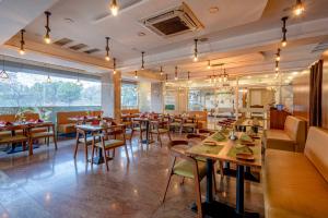 Gallery image of W Hotel Shamshabad Hyderabad Airport Zone in Hyderabad