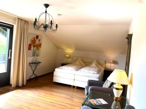 Postel nebo postele na pokoji v ubytování Hotel garni Bellevue