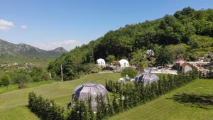 Příroda nedaleko luxury tent