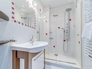 Kúpeľňa v ubytovaní Apartment Nad Łomniczką-3 by Interhome