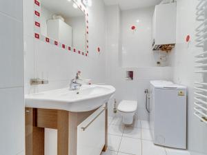 Kúpeľňa v ubytovaní Apartment Nad Łomniczką-3 by Interhome