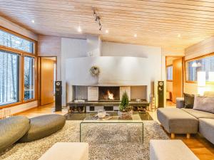 Posezení v ubytování Holiday Home Koukunmaja by Interhome