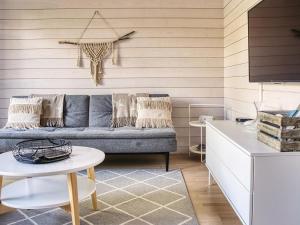Posezení v ubytování Holiday Home Kasnäs marina b12 by Interhome