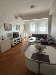 a living room with a couch and a table at Apartment City kvart in Podgorica