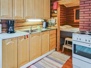 Kuchyň nebo kuchyňský kout v ubytování Holiday Home Osmola by Interhome