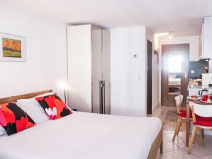 Postel nebo postele na pokoji v ubytování Apartment Haus Bellevue-7 by Interhome