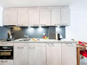 Kuchyň nebo kuchyňský kout v ubytování Apartment Haus Bellevue-7 by Interhome