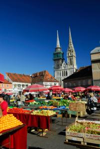 Σούπερ μάρκετ ή άλλα καταστήματα σε αυτό το διαμέρισμα ή εκεί κοντά