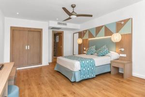 Łóżko lub łóżka w pokoju w obiekcie Hotel Palia Dolce Farniente 3 Sup