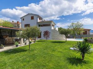 Zahrada ubytování Holiday Home Villa Lora by Interhome