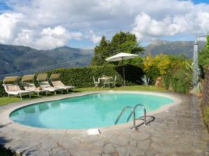 A general mountain view or a mountain view taken from A villát